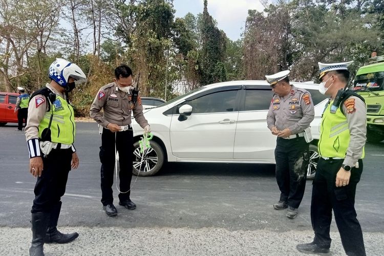 Masuk Blindspot Sepeda Motor Ditabrak Truk, 1 Penumpang Tewas Terlindas